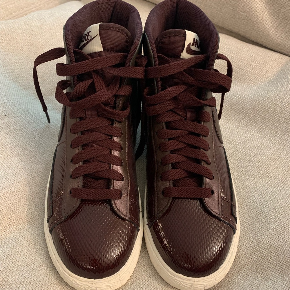 Nike women’s blazer sneaker size 6
